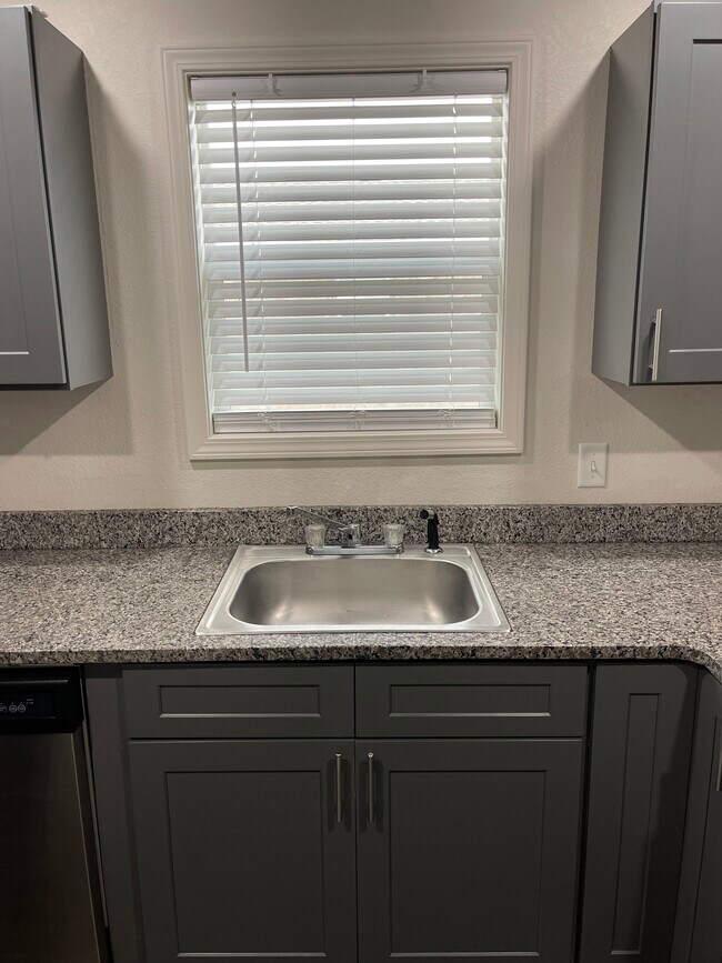 Building Photo - 5317 E Nettleton Ave