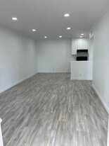 Building Photo - 21000 Parthenia St