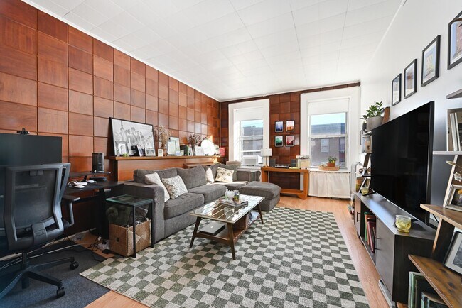 Building Photo - 902 Park Ave