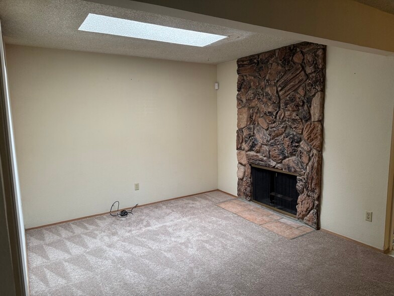 Building Photo - 8944 Canberra Dr