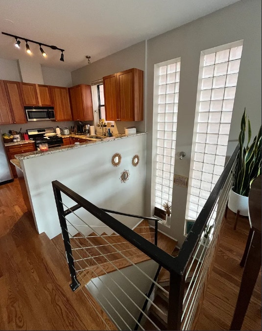 Building Photo - 2151 W Evergreen Ave