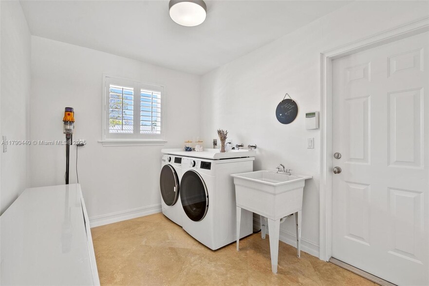 Building Photo - 14700 SW 78th Ave