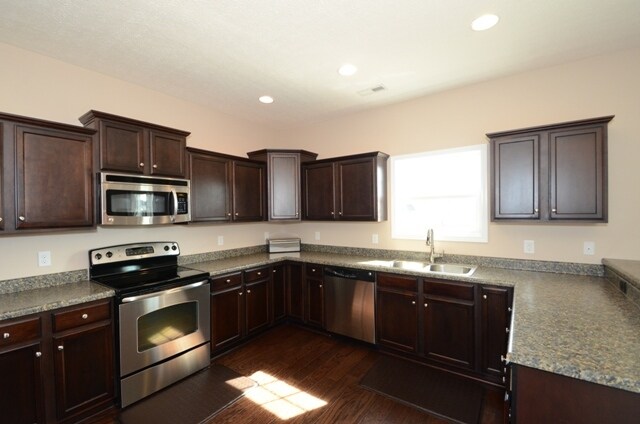 Building Photo - 309 S Brandon Way