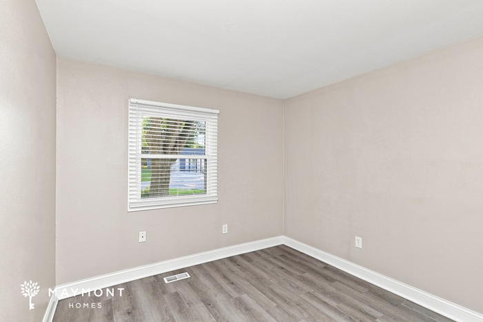 Building Photo - 990 Sheffield Dr