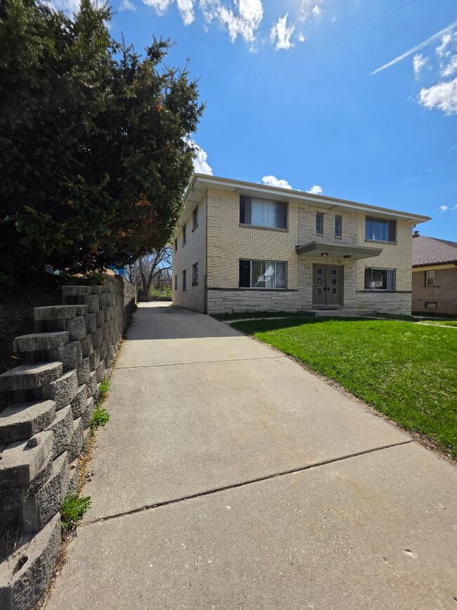 Building Photo - 8641 W Lapham St