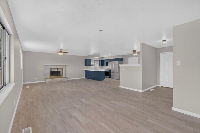 Building Photo - 7101 Cindy Dr NE