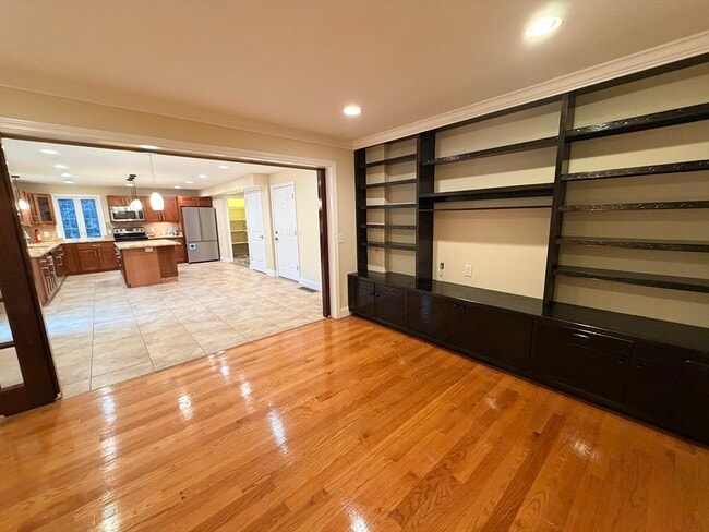 Building Photo - 112 E Quinobequin Rd