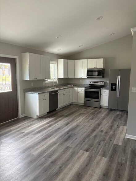 Building Photo - 1103 Bratton Ave