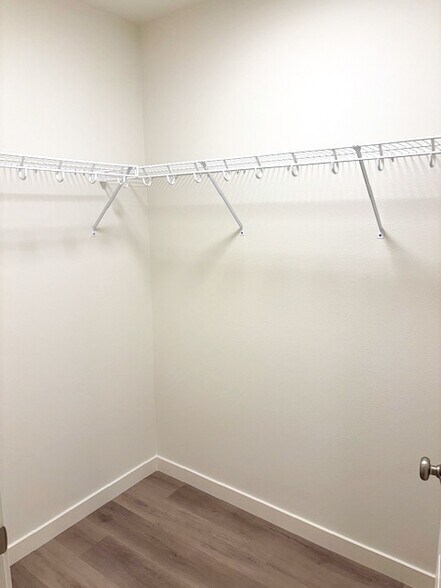 Building Photo - 1915 NW 18th Ave