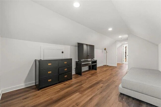 Building Photo - Charming 3BR House in Atlanta