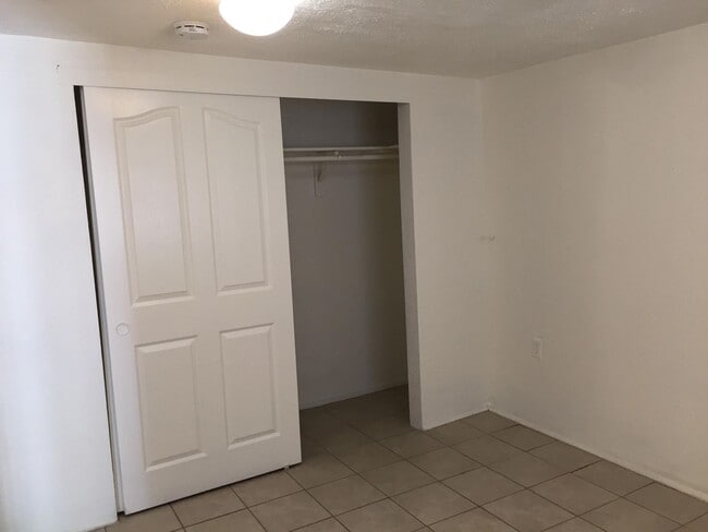 Building Photo - 2 bed/1 bath