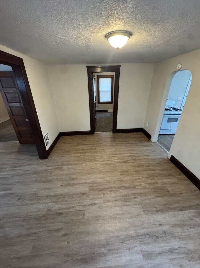 Building Photo - 3245 W 99th St