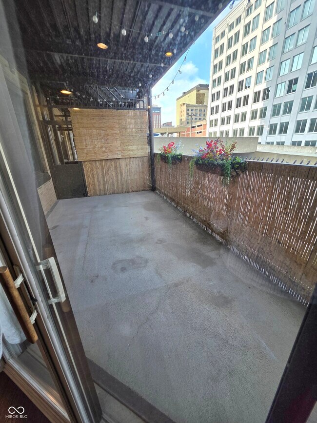 Building Photo - 110 E Washington St
