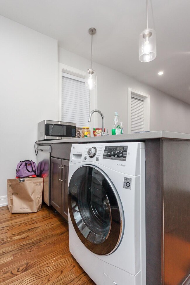Building Photo - 1 bedroom in Chicago IL 60614