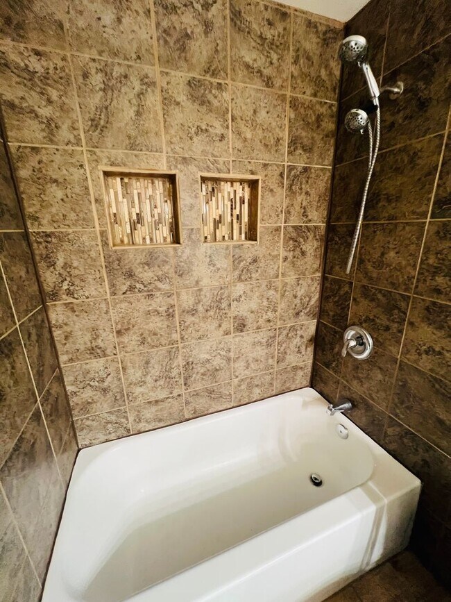 Building Photo - Beautiful 2 bedroom Condo