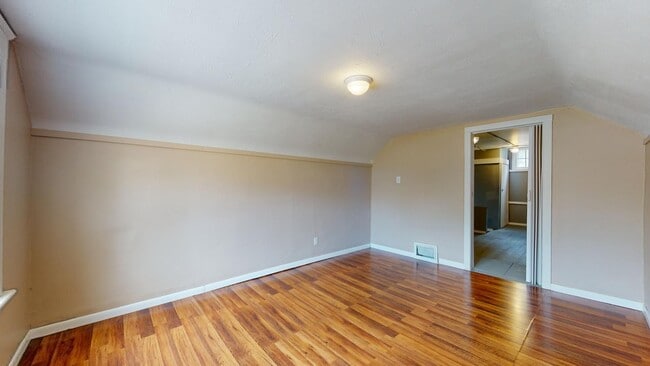 Building Photo - ** AVAILABLE OCTOBER 2025 *** Old Brooklyn...