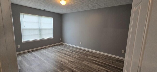 Building Photo - 455 Hulan Way