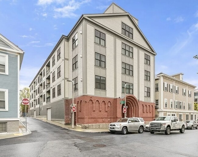 Building Photo - 309 E St
