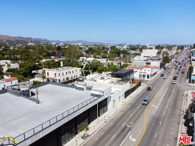 Building Photo - 642 N La Jolla Ave