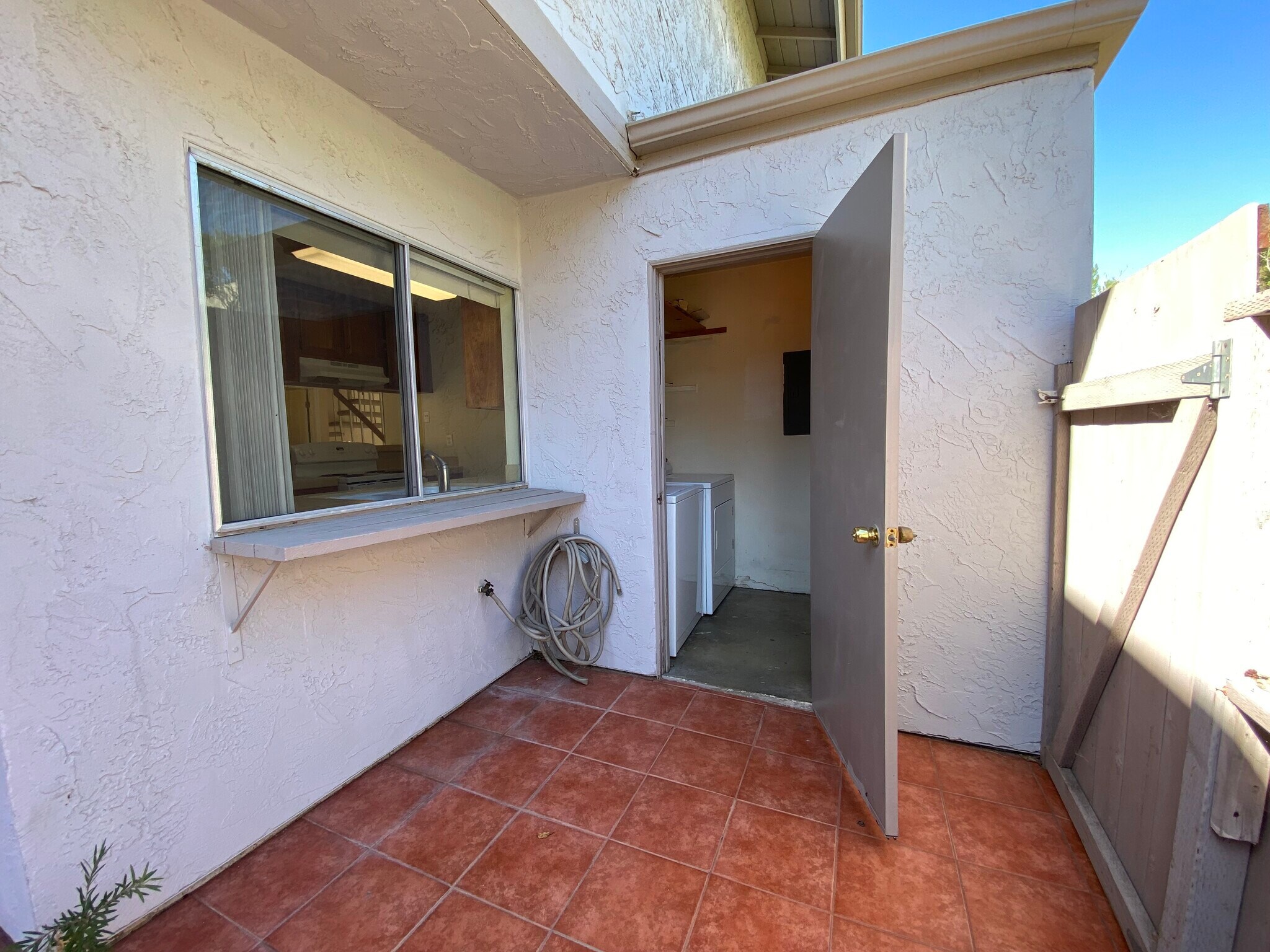 Washer/Dryer - 9546 Easter Way