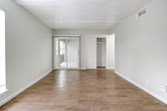 Building Photo - 6200 W Tidwell Rd