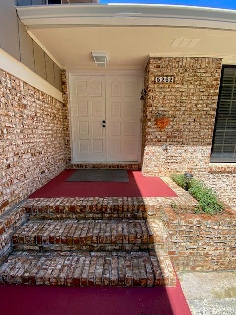 Building Photo - 5262 Happy Hollow Rd