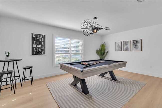 Building Photo - 5BR New Pool 10 min from Beach Fully Furnished