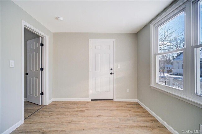 Building Photo - 108 Pine St