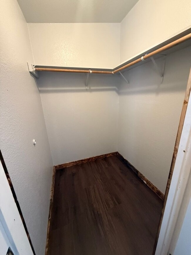 Building Photo - Newly Remodeled Home - Fully Fenced and Gated