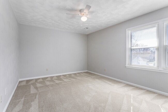 Building Photo - 226 Woodbury Forrest Dr