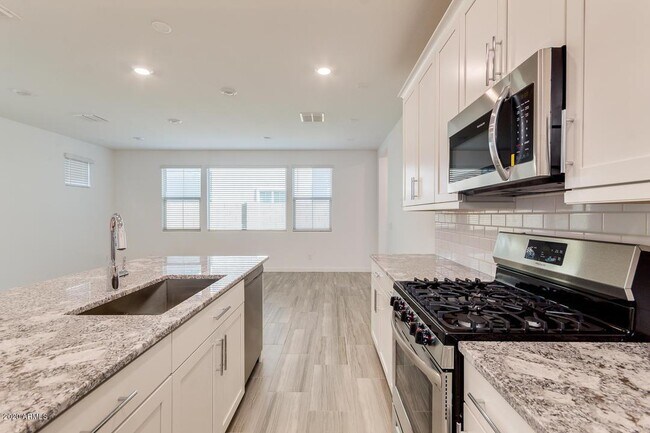 Building Photo - 1070 E Marlin Dr