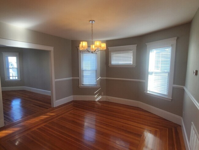 Building Photo - 14 N Munroe Terrace