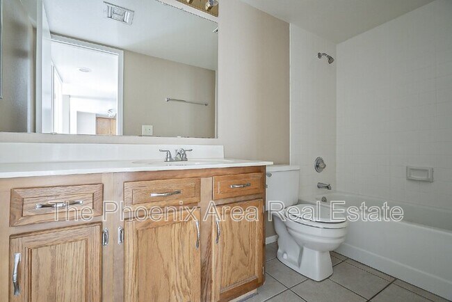 Building Photo - 850 S River Dr