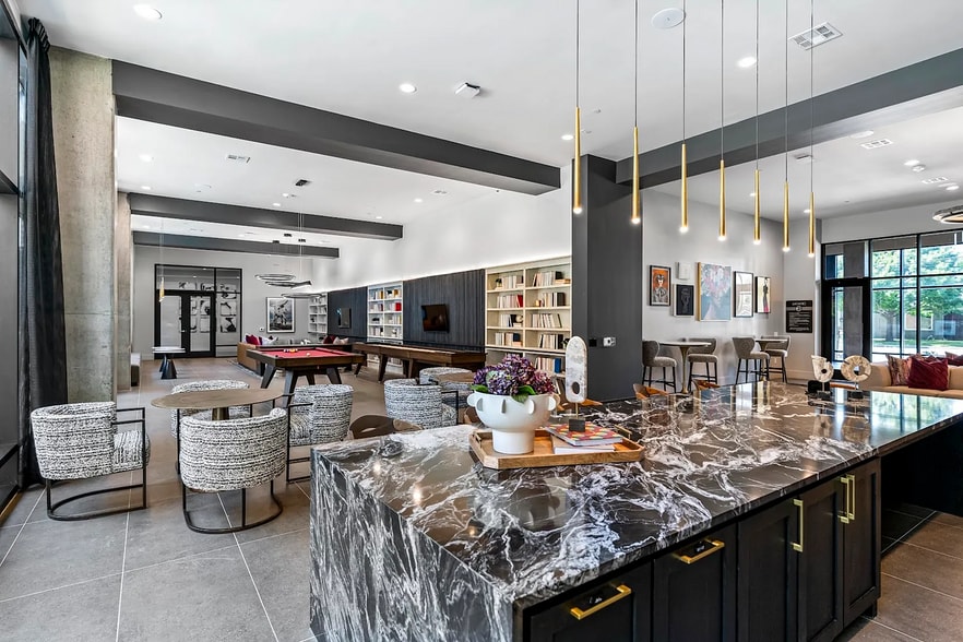 Building Photo - 1345 E 15th St