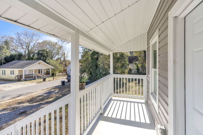 Building Photo - Cozy 2BR, 1BA Home with Spacious Yard