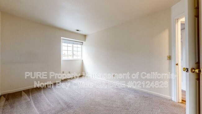 Building Photo - 2070 Pinercrest Dr