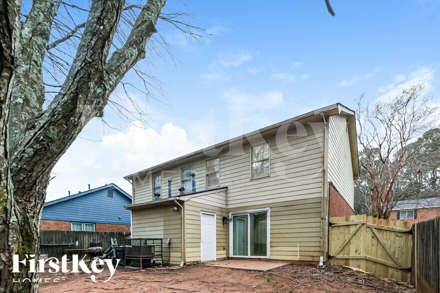 Building Photo - 5266 Ridge Forest Dr