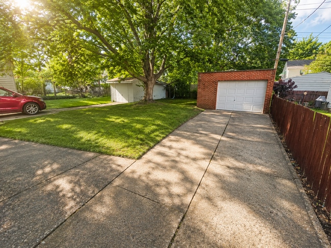 Building Photo - Move-In Ready 3BR Home in Desirable Euclid Location