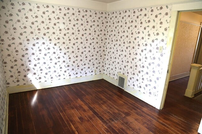 Building Photo - 3 bed 2 bath on OSU Campus