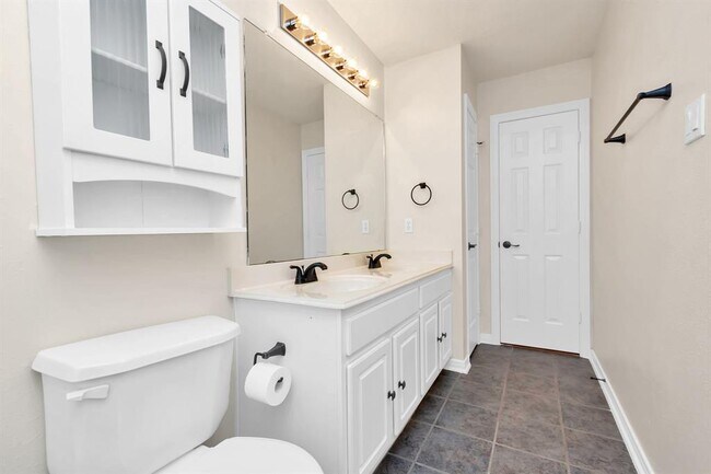 Building Photo - 16510 Bluff Springs Dr