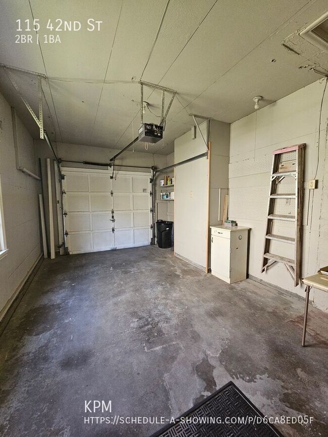 Building Photo - 115 42nd St