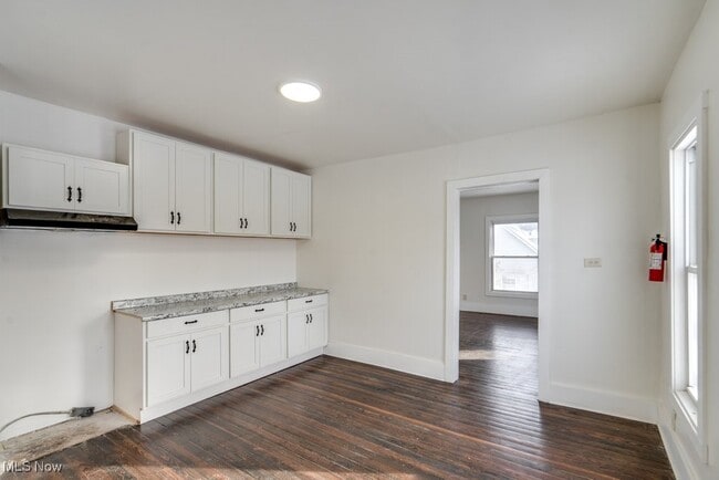 Building Photo - 155 W Walnut St