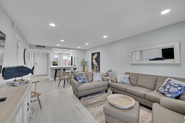 Building Photo - 2871 N Ocean Blvd