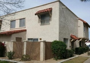 Building Photo - 1216 E Townley Ave