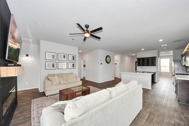 Building Photo - 5426 Clover Blossom Ln