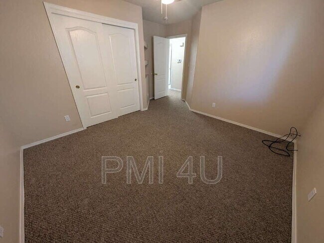 Building Photo - 9800 Kokopelli Dr NW