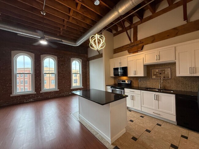 Primary Photo - Bonnie Jean Flats