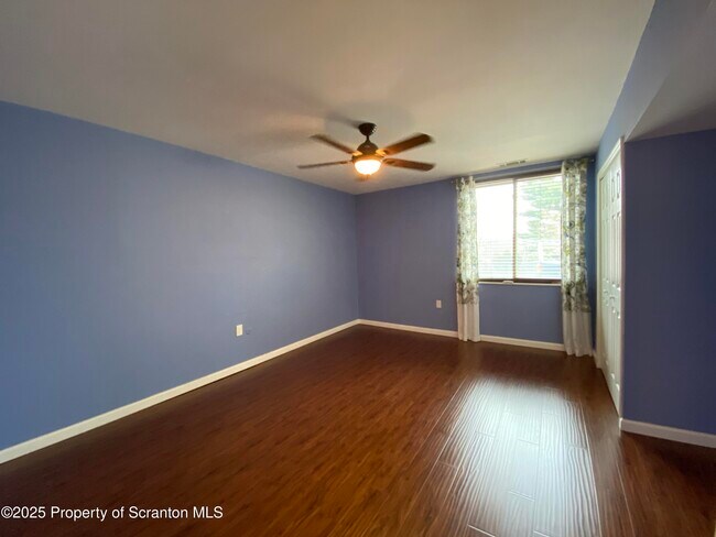 Building Photo - 1702 Summit Pointe