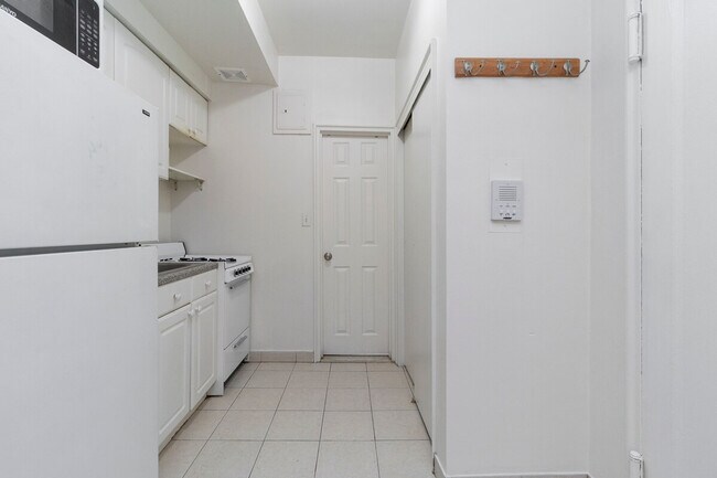 Building Photo - 1566 2nd Ave