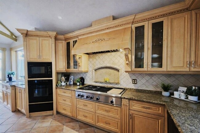 Building Photo - 205 25th Ave NE